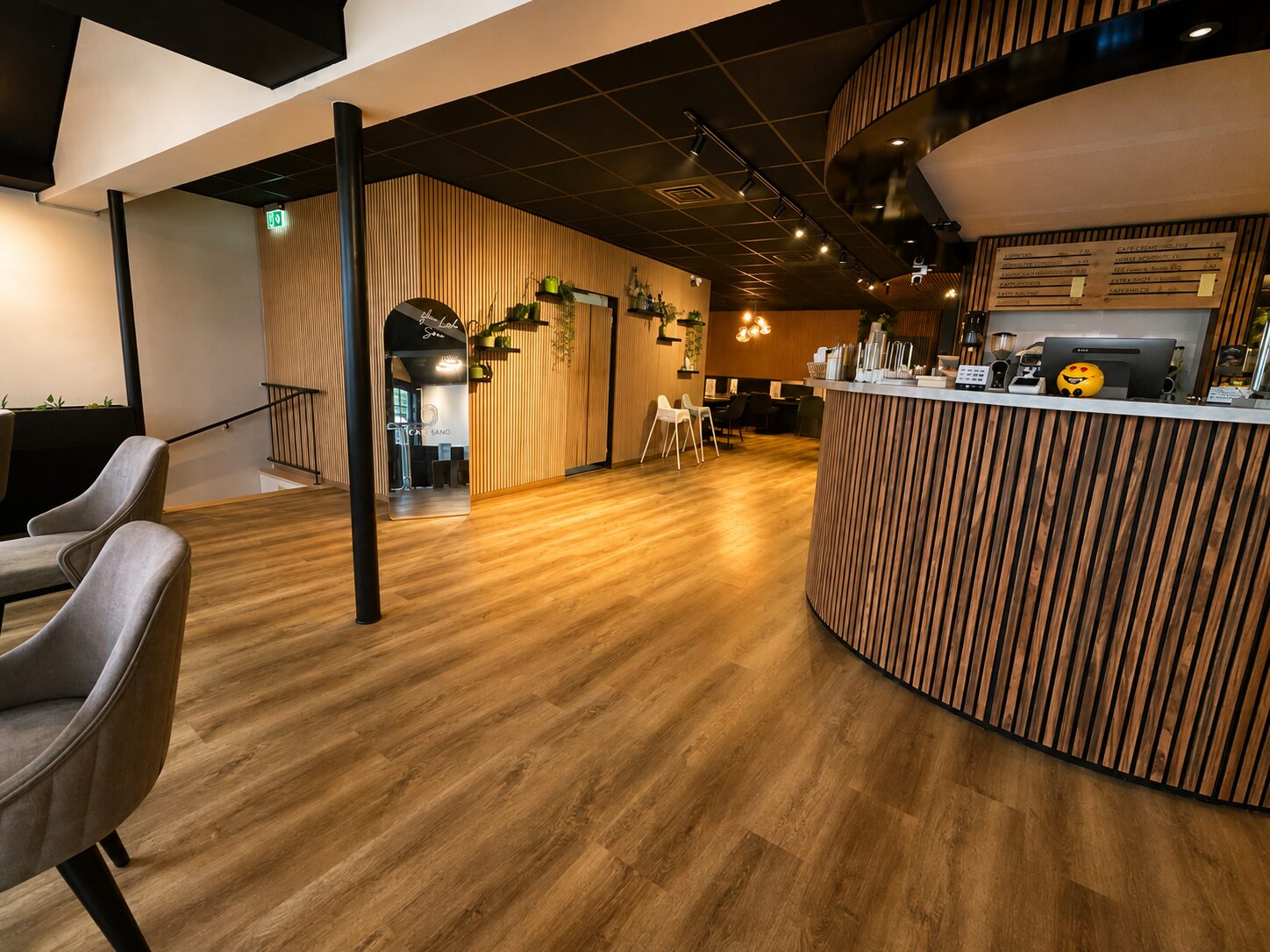 Theke mit Blick zum Eingang